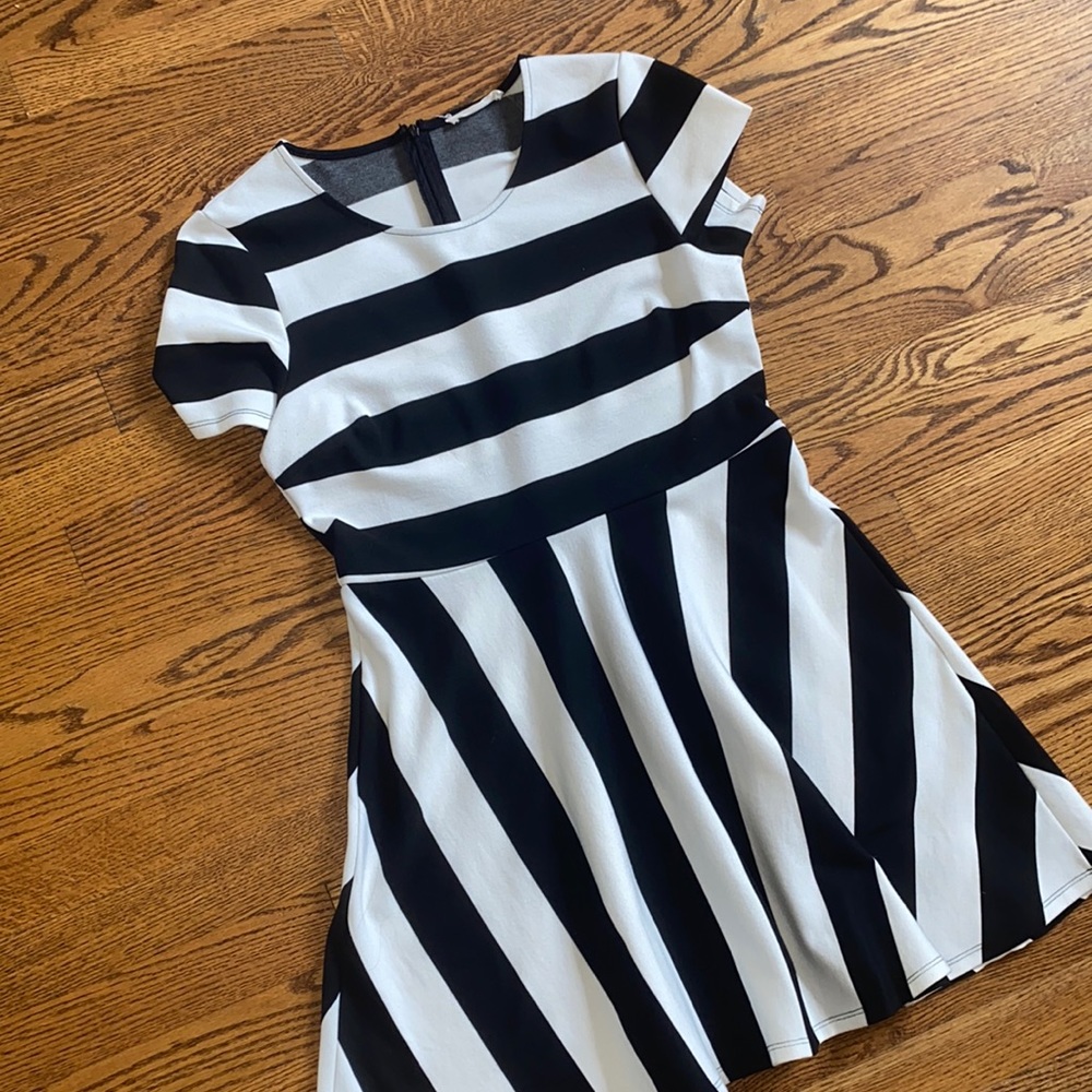 Lucid Pink black & white short dress. Size Large